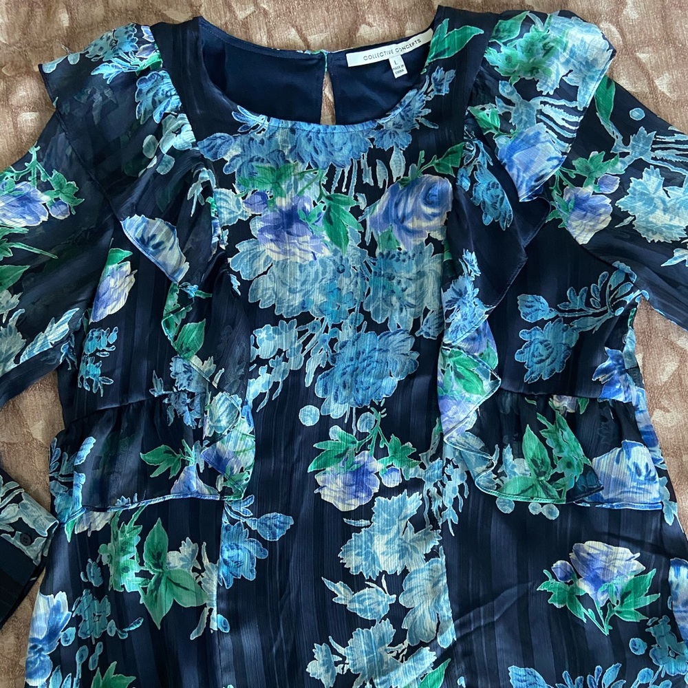 COLLECTIVE CONCEPTS FLORAL TOP - Picture 3 of 11